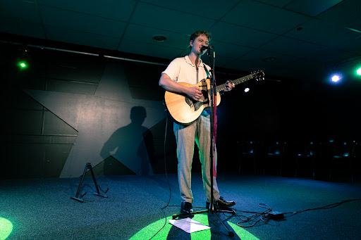 Gitaar op het podium